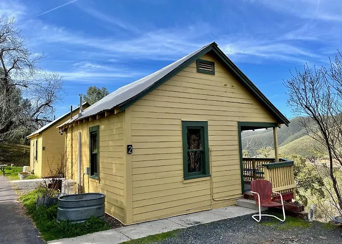 Priest Station Cafe & Cabins